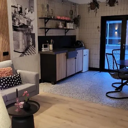 Sjlaope Biej De Sjlèchter Bed & Breakfast Susteren